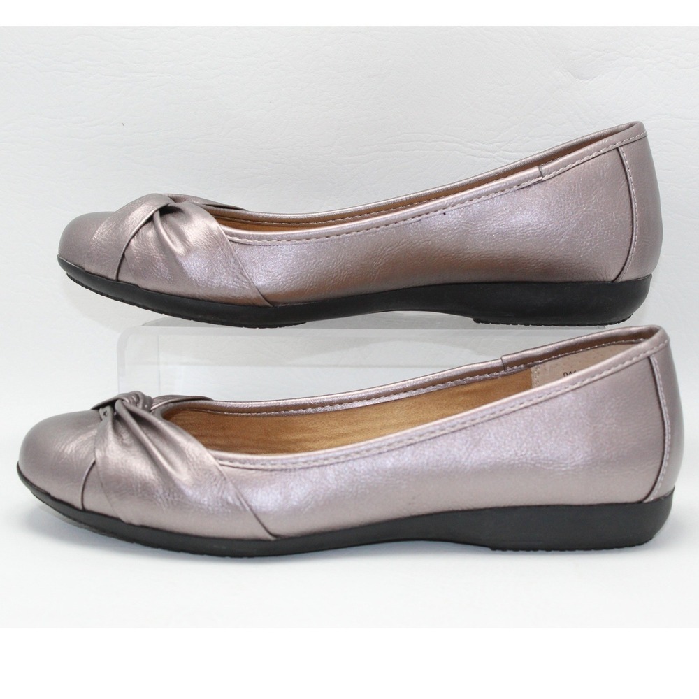 Solanz Cameron Womens Pewter Metallic Pleated Knot Ballet Flats F27059 Size 7.5M